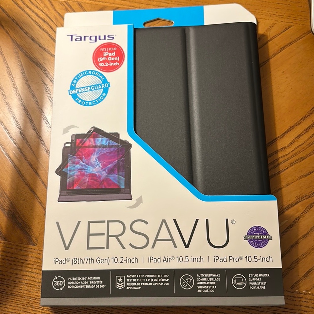 NWT Targus Versavu Black Case for iPad (9th, 8th and 7th gen.)